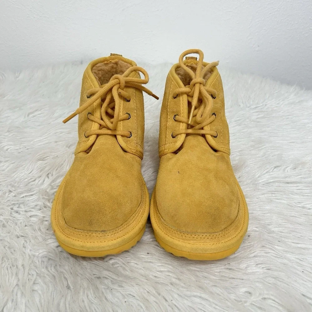 UGG Kids Neumel Sheepskin Chukka‎ Boots Golden Yellow Size 4 Tie Up Plush Lining